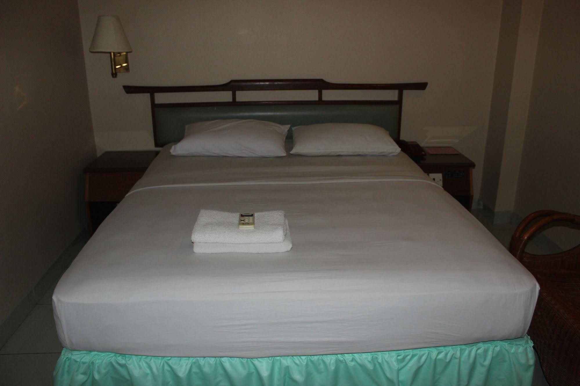 Batam Star Hotel Buitenkant foto